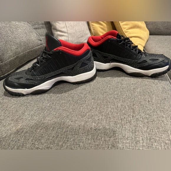 Air Jordan 11 Retro Low IE 'Black Charcoal Red - Picture 2 of 5